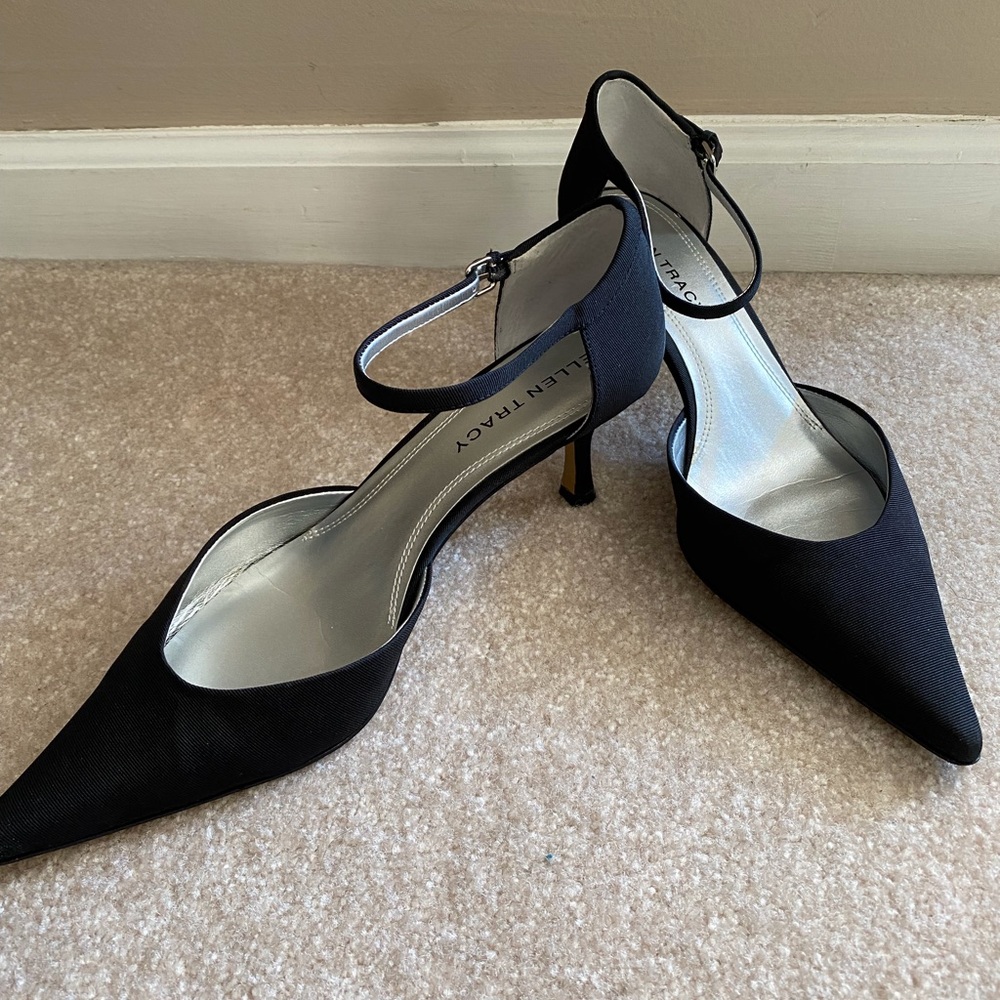 Ellen Tracy Black Mid Heel pointed toe dress shoes.  Size 9M